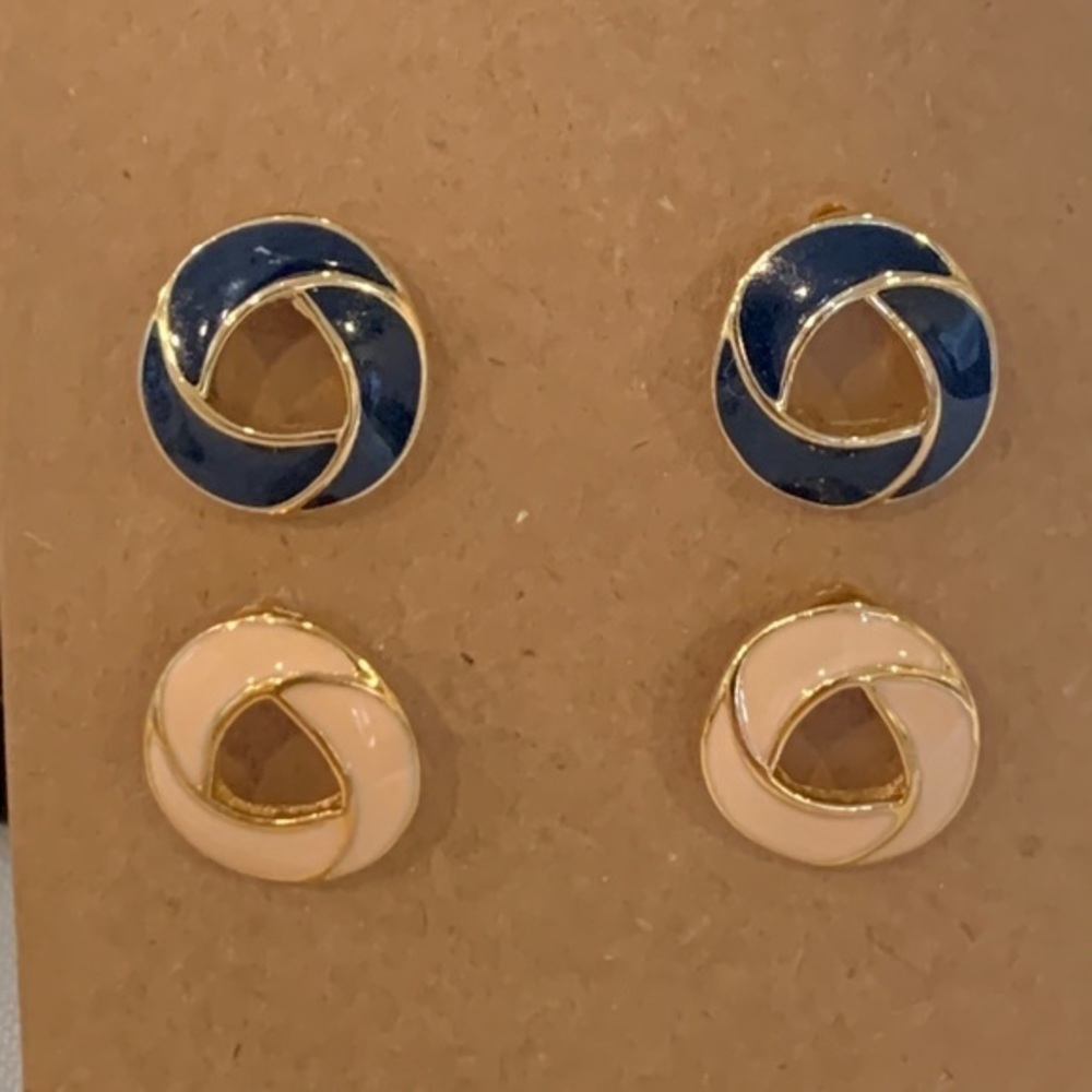 Trifari simple elegant blue pink enamel open circle gold tone earrings